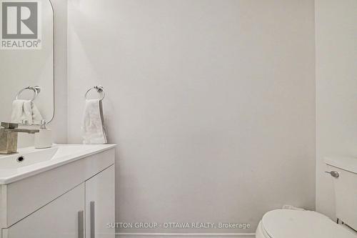 56 Steele Park Private, Ottawa, ON - Indoor Photo Showing Bathroom