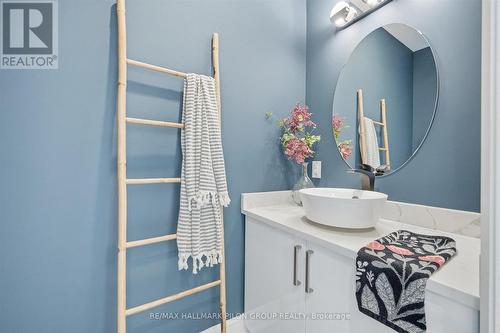 559 Mutual Street, Ottawa, ON - Indoor Photo Showing Bathroom