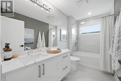 559 Mutual Street, Ottawa, ON - Indoor Photo Showing Bathroom