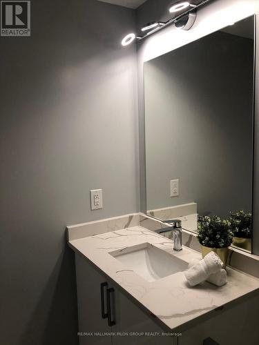 559 Mutual Street, Ottawa, ON - Indoor Photo Showing Bathroom