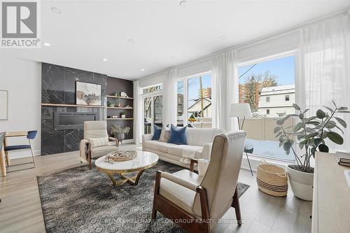 559 Mutual Street, Ottawa, ON - Indoor Photo Showing Living Room