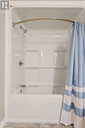 42 Hickory Lane, St. Thomas, ON - Indoor Photo Showing Bathroom