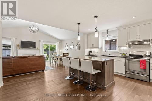 42 Hickory Lane, St. Thomas, ON - Indoor Photo Showing Kitchen With Upgraded Kitchen