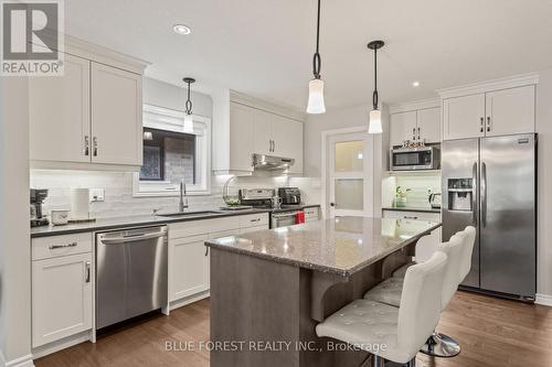 42 Hickory Lane, St. Thomas, ON - Indoor Photo Showing Kitchen With Upgraded Kitchen