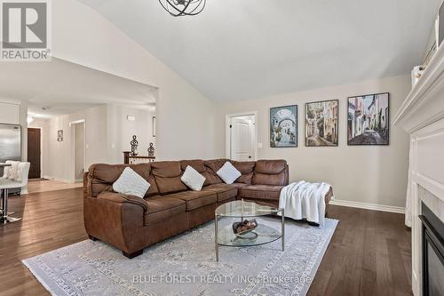 42 Hickory Lane, St. Thomas, ON - Indoor Photo Showing Living Room