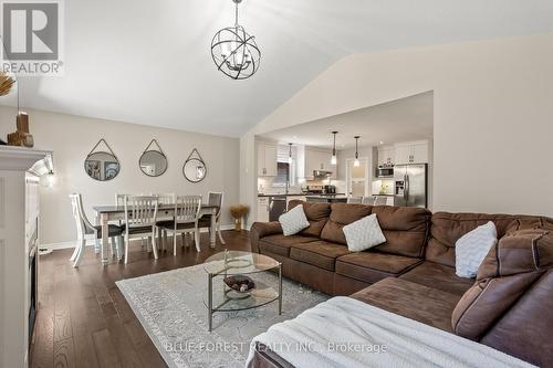 42 Hickory Lane, St. Thomas, ON - Indoor Photo Showing Living Room