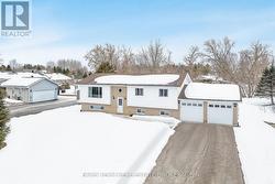 10 SURREY LANE  Clearview, ON L0M 1N0