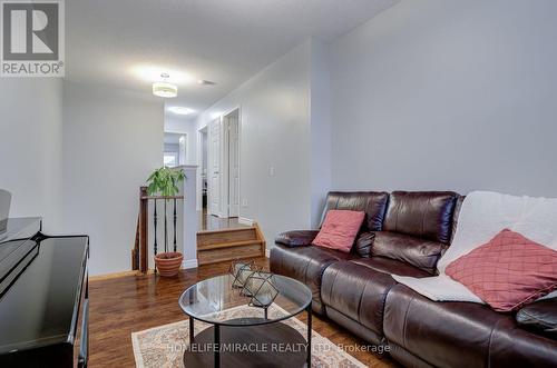 5840 Raftsman Cove, Mississauga, ON - Indoor Photo Showing Living Room
