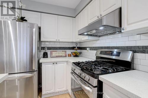 5840 Raftsman Cove, Mississauga, ON - Indoor Photo Showing Kitchen With Stainless Steel Kitchen