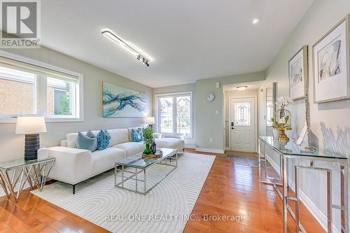 2470 Bankside Drive, Mississauga, ON - Indoor Photo Showing Living Room