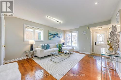 2470 Bankside Drive, Mississauga, ON - Indoor Photo Showing Living Room