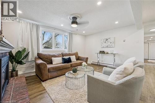 219 Blackhorne Drive, Kitchener, ON - Indoor Photo Showing Living Room
