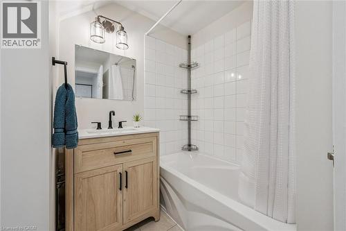 219 Blackhorne Drive, Kitchener, ON - Indoor Photo Showing Bathroom