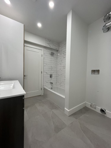 Salle de lavage - 2379 Rue D'Iberville, Montréal (Ville-Marie), QC - Indoor Photo Showing Bathroom