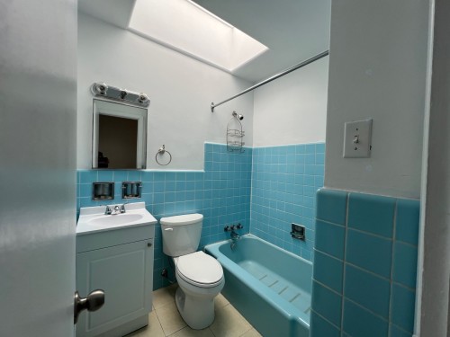 Bathroom - 11072 Rue Frigon, Montréal (Ahuntsic-Cartierville), QC - Indoor Photo Showing Bathroom