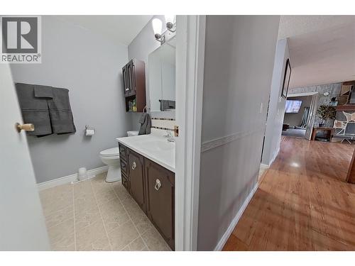 1530 21 Highway, Creston, BC - Indoor Photo Showing Bathroom