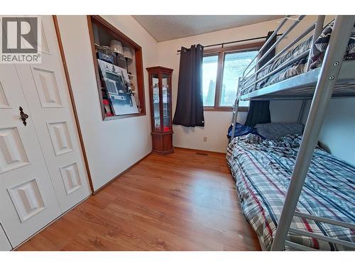 1530 21 Highway, Creston, BC - Indoor Photo Showing Bedroom