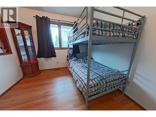 1530 21 Highway, Creston, BC - Indoor Photo Showing Bedroom