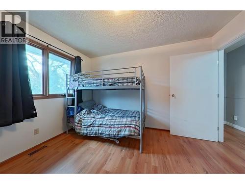 1530 21 Highway, Creston, BC - Indoor Photo Showing Bedroom