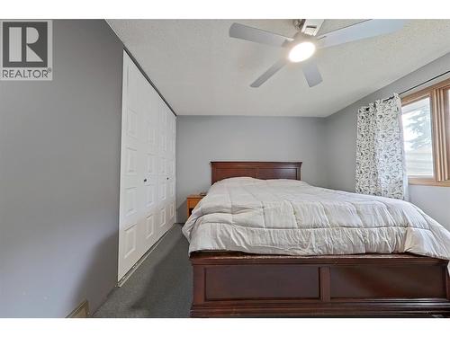 1530 21 Highway, Creston, BC - Indoor Photo Showing Bedroom