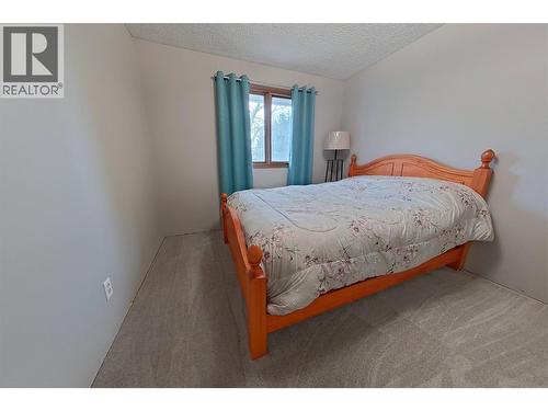 1530 21 Highway, Creston, BC - Indoor Photo Showing Bedroom