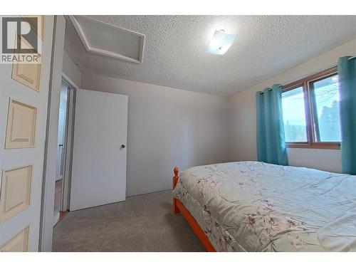 1530 21 Highway, Creston, BC - Indoor Photo Showing Bedroom