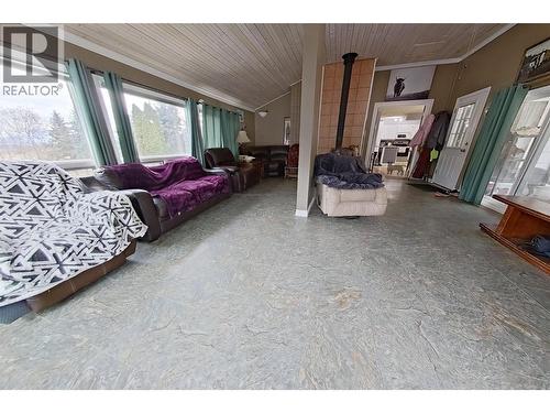 1530 21 Highway, Creston, BC - Indoor