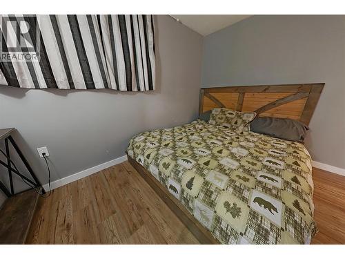 1530 21 Highway, Creston, BC - Indoor Photo Showing Bedroom