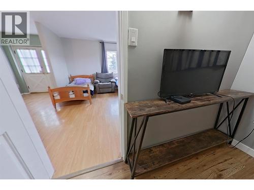 1530 21 Highway, Creston, BC - Indoor