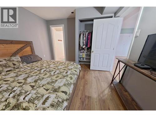 1530 21 Highway, Creston, BC - Indoor Photo Showing Bedroom