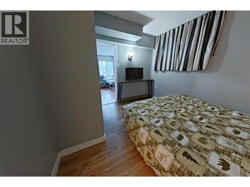 1530 21 Highway, Creston, BC - Indoor Photo Showing Bedroom