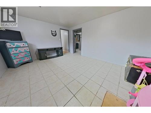 1530 21 Highway, Creston, BC - Indoor