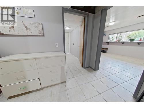 1530 21 Highway, Creston, BC - Indoor Photo Showing Other Room