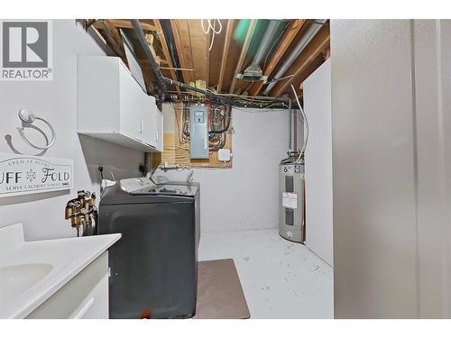 1530 21 Highway, Creston, BC - Indoor Photo Showing Laundry Room