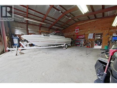 1530 21 Highway, Creston, BC - Indoor Photo Showing Garage
