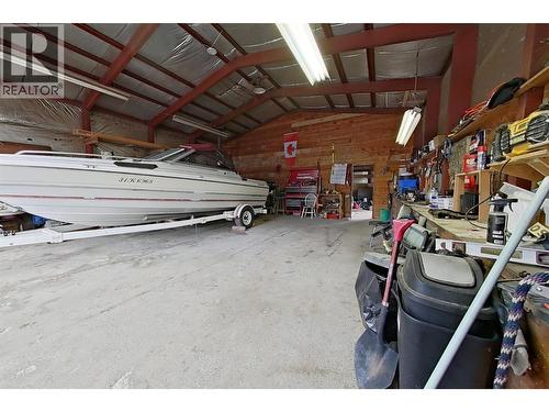 1530 21 Highway, Creston, BC - Indoor Photo Showing Garage