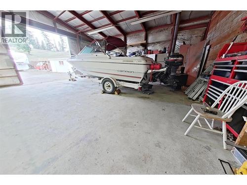 1530 21 Highway, Creston, BC - Indoor Photo Showing Garage