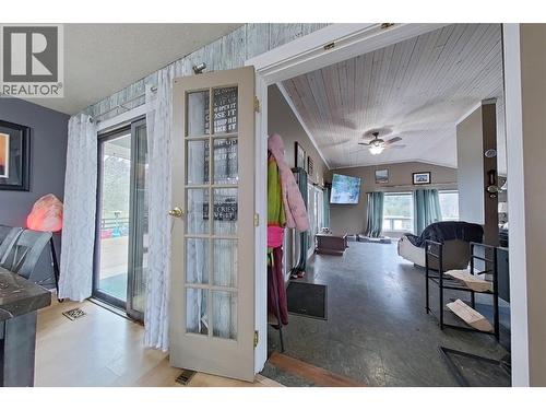 1530 21 Highway, Creston, BC - Indoor Photo Showing Other Room