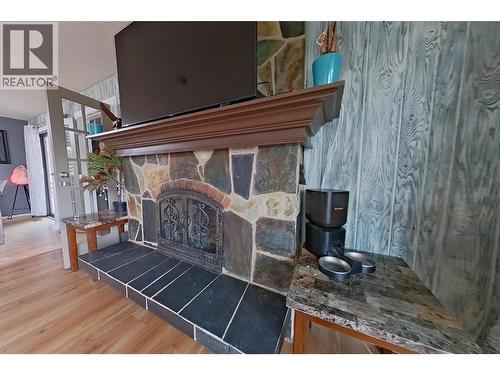 1530 21 Highway, Creston, BC -  With Fireplace