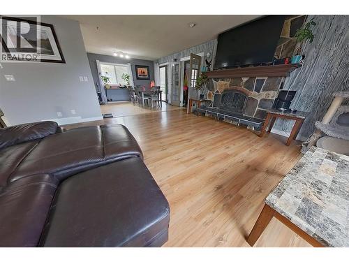 1530 21 Highway, Creston, BC - Indoor Photo Showing Other Room With Fireplace
