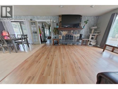 1530 21 Highway, Creston, BC - Indoor