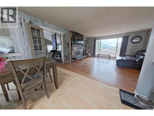 1530 21 Highway, Creston, BC - Indoor With Fireplace