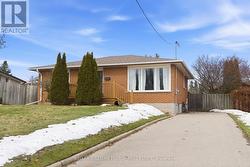 168 GLADSTONE AVENUE  Oshawa (Mclaughlin), ON L1J 4E7