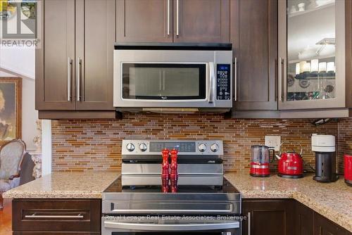 3652 Haven Glenn, Mississauga, ON - Indoor Photo Showing Kitchen With Upgraded Kitchen