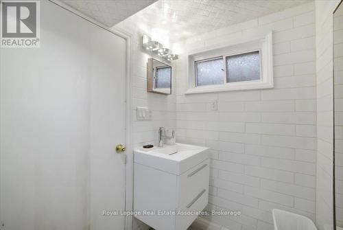 3652 Haven Glenn, Mississauga, ON - Indoor Photo Showing Bathroom