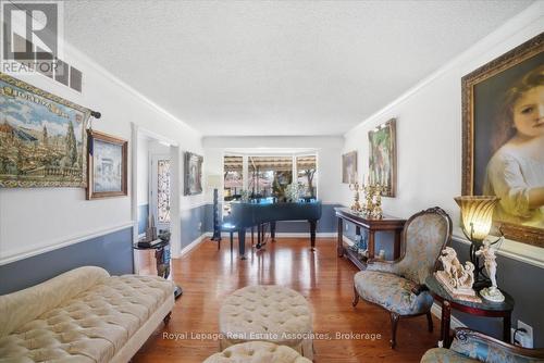 3652 Haven Glenn, Mississauga, ON - Indoor Photo Showing Living Room