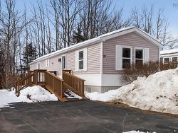 21 Moore Drive  Middle Sackville, NS B4E 2Y5