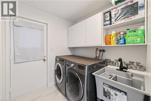 39 Templer Drive, Ancaster, ON - Indoor Photo Showing Laundry Room