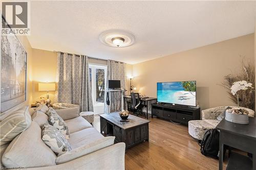 39 Templer Drive, Ancaster, ON - Indoor Photo Showing Living Room
