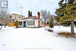 58 HARLOW CRESCENT  Toronto, ON M9V 2Y5